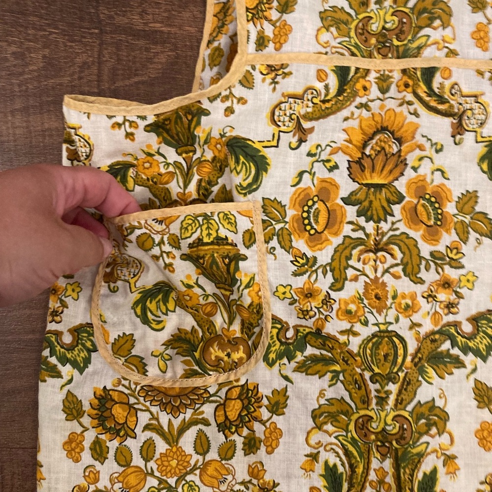 Vintage Pinafore Floral Print Warm Earthy Yellow Green Full Bib Apron OSFM - Picture 2 of 9
